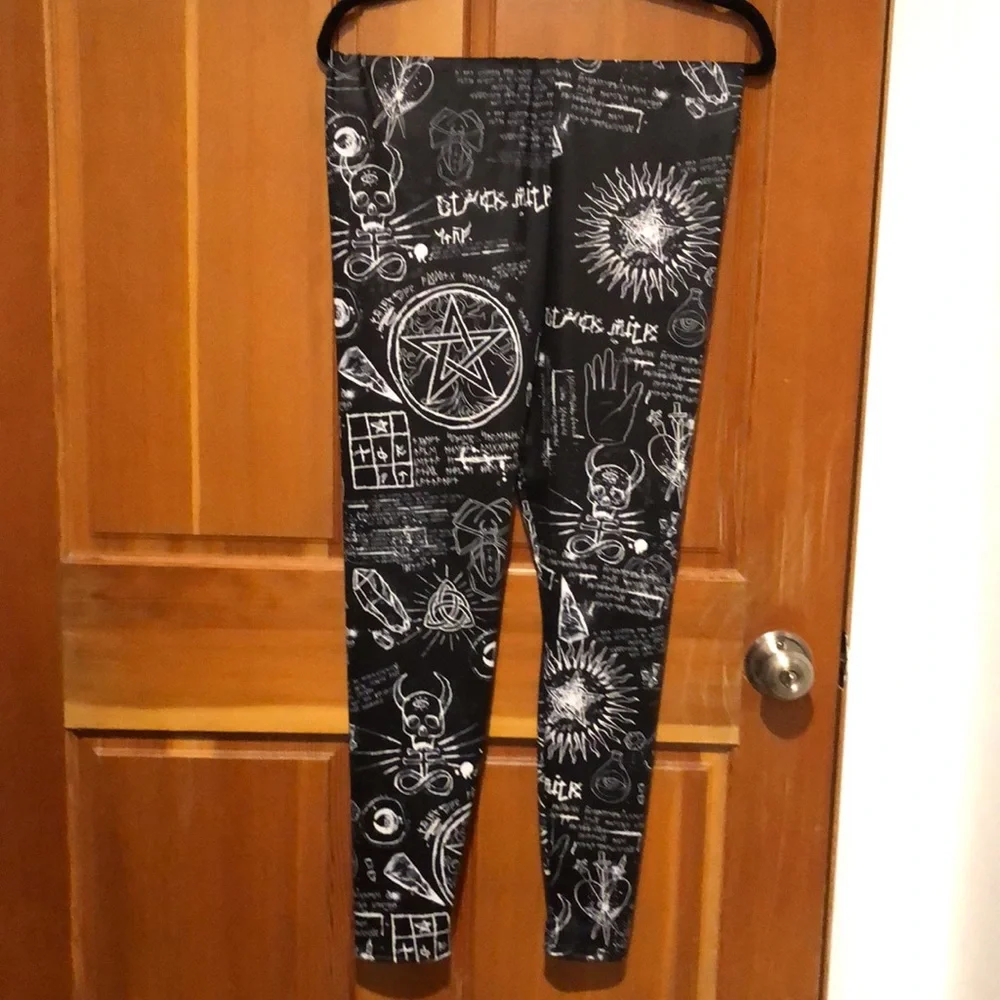 Blackmilk Black and White Graphic Leggings - Picture 3 of 4